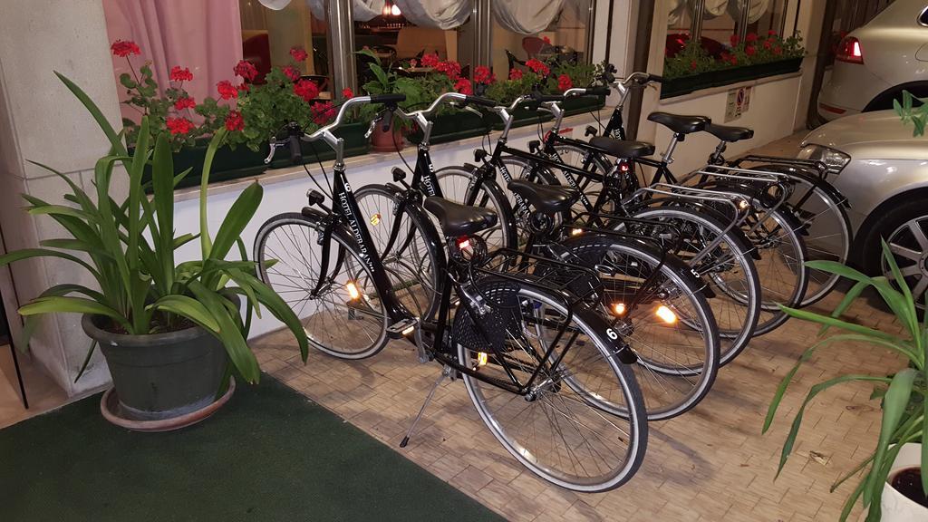 Hotel Aldebaran Lido di Jesolo Kültér fotó
